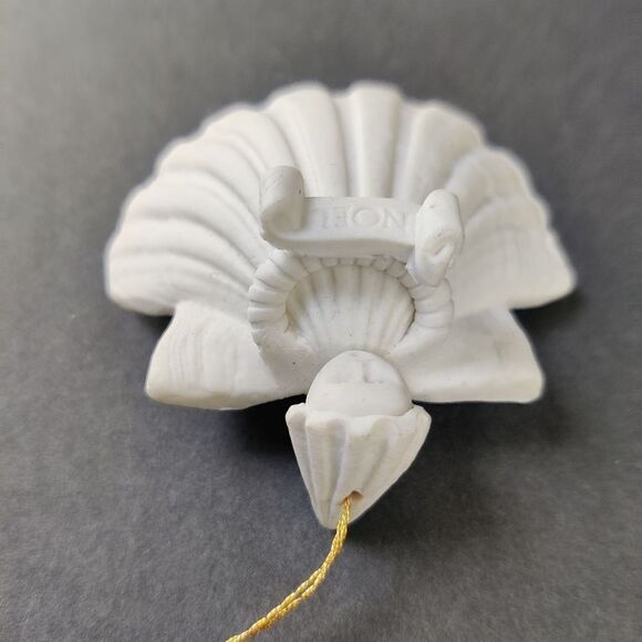 🎅 Margaret Furlong Ornament Noel Vintage 1992 Porcelain Ceramic Shell Angel 3" - Picture 4 of 10